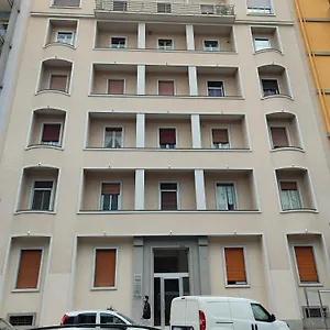 Pensjonat And - -, Bari